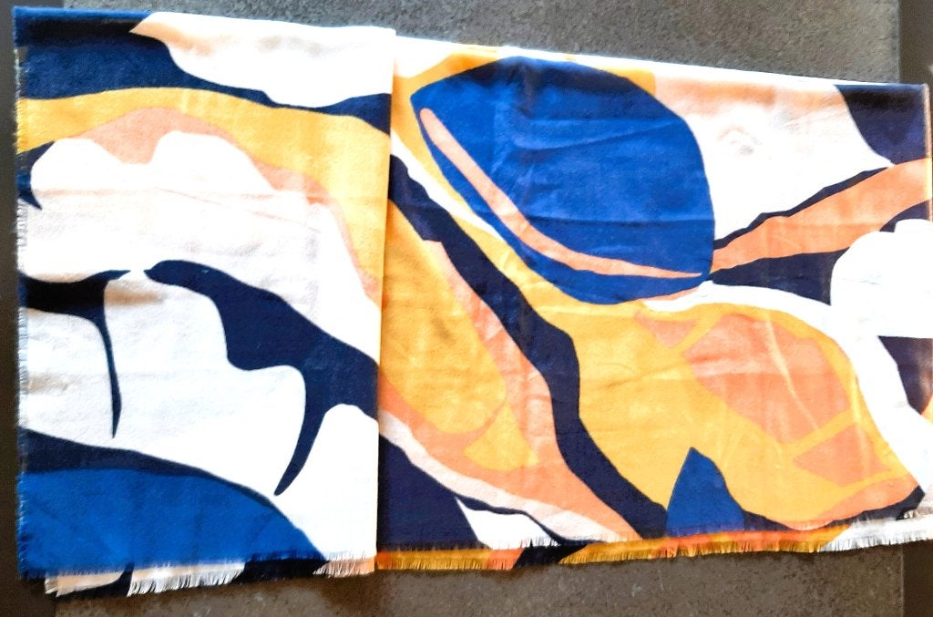 Te koop: Nieuw!! Mooie lange damessjaal., Ophalen of Verzenden, Nieuw, Sjaal