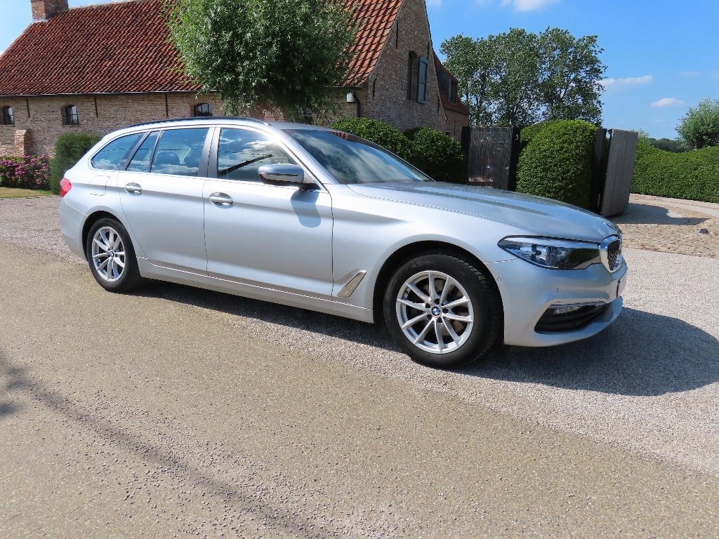 BMW 520i, Autos, BMW, Argent ou Gris, Noir, 5 portes, Automatique