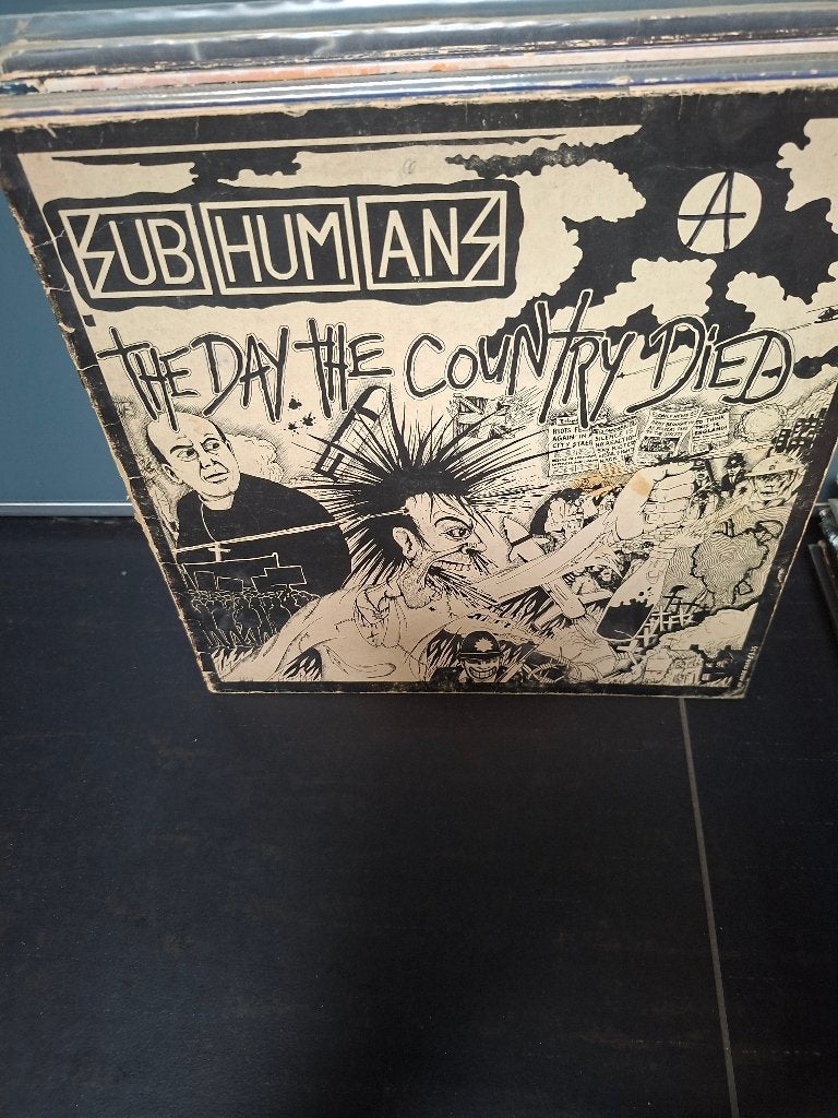 lp - subhumans - the day the country died - vak 10, Cd's en Dvd's, Fotohoes, LP, Gebruikt, Overige genres