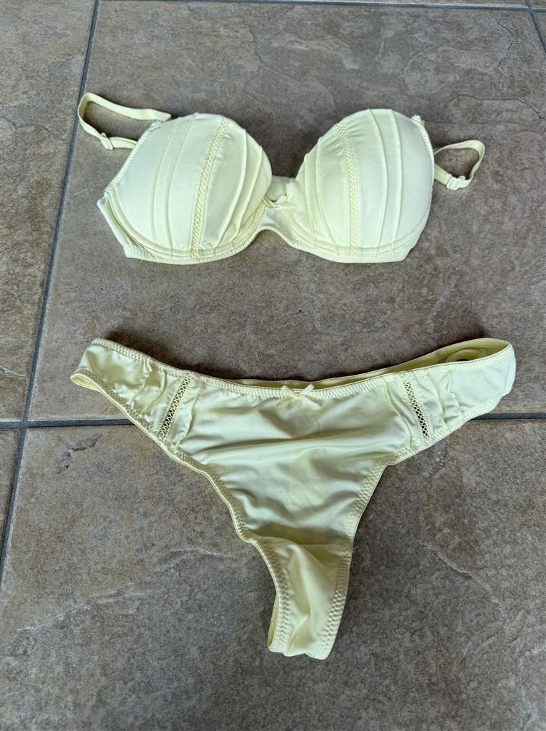 F&F bh en string s/m 32C geel, Ophalen of Verzenden, Geel, BH