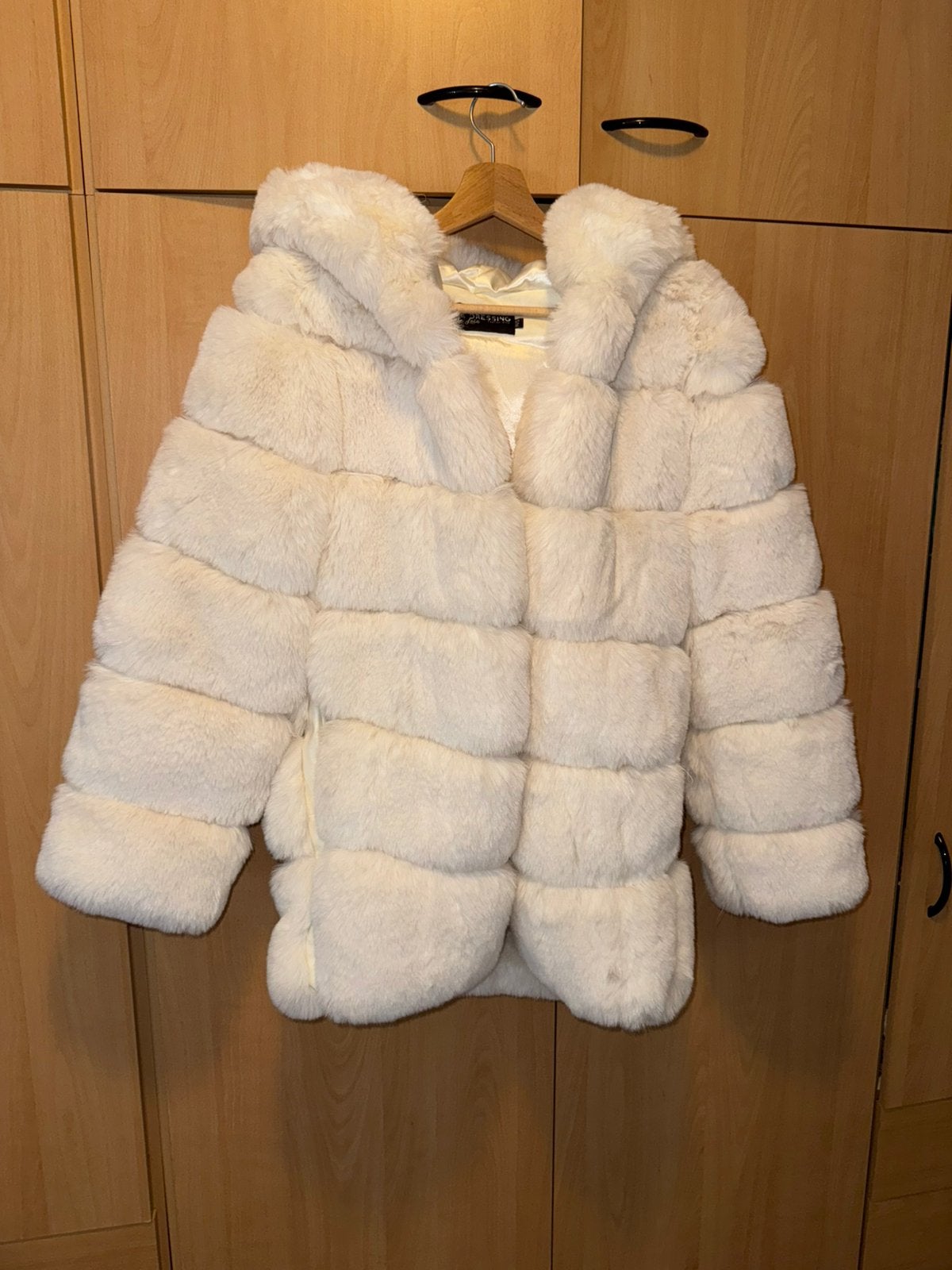 Superbe veste blanche en fausse fourrure — taille M, Enlèvement ou Envoi, Comme neuf, Taille 38/40 (M)
