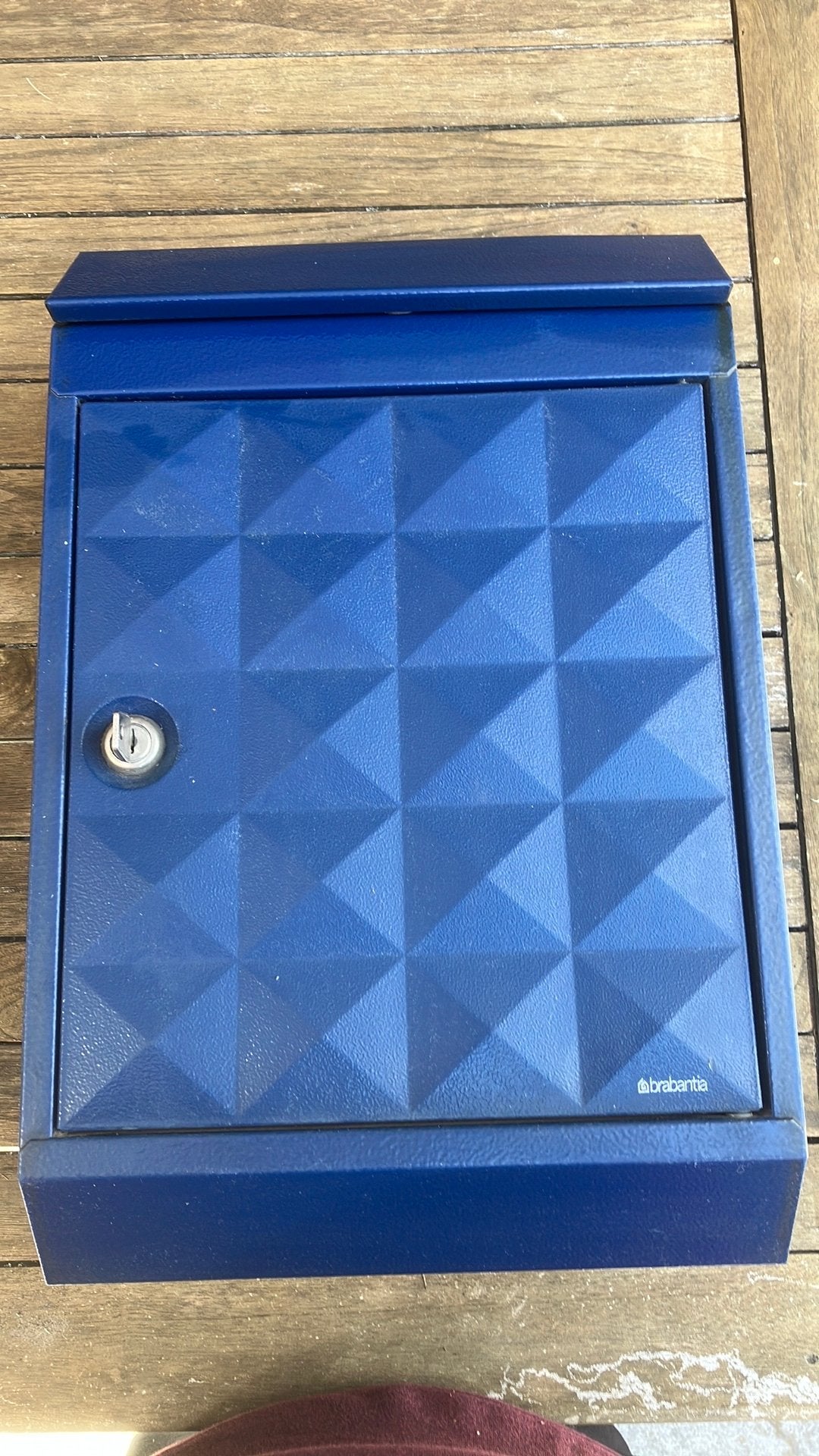 Degelijke blauwe brievenbus van Brabantia, Tuin en Terras, Brievenbussen, Ophalen, Gebruikt, Staal, Wandbrievenbus