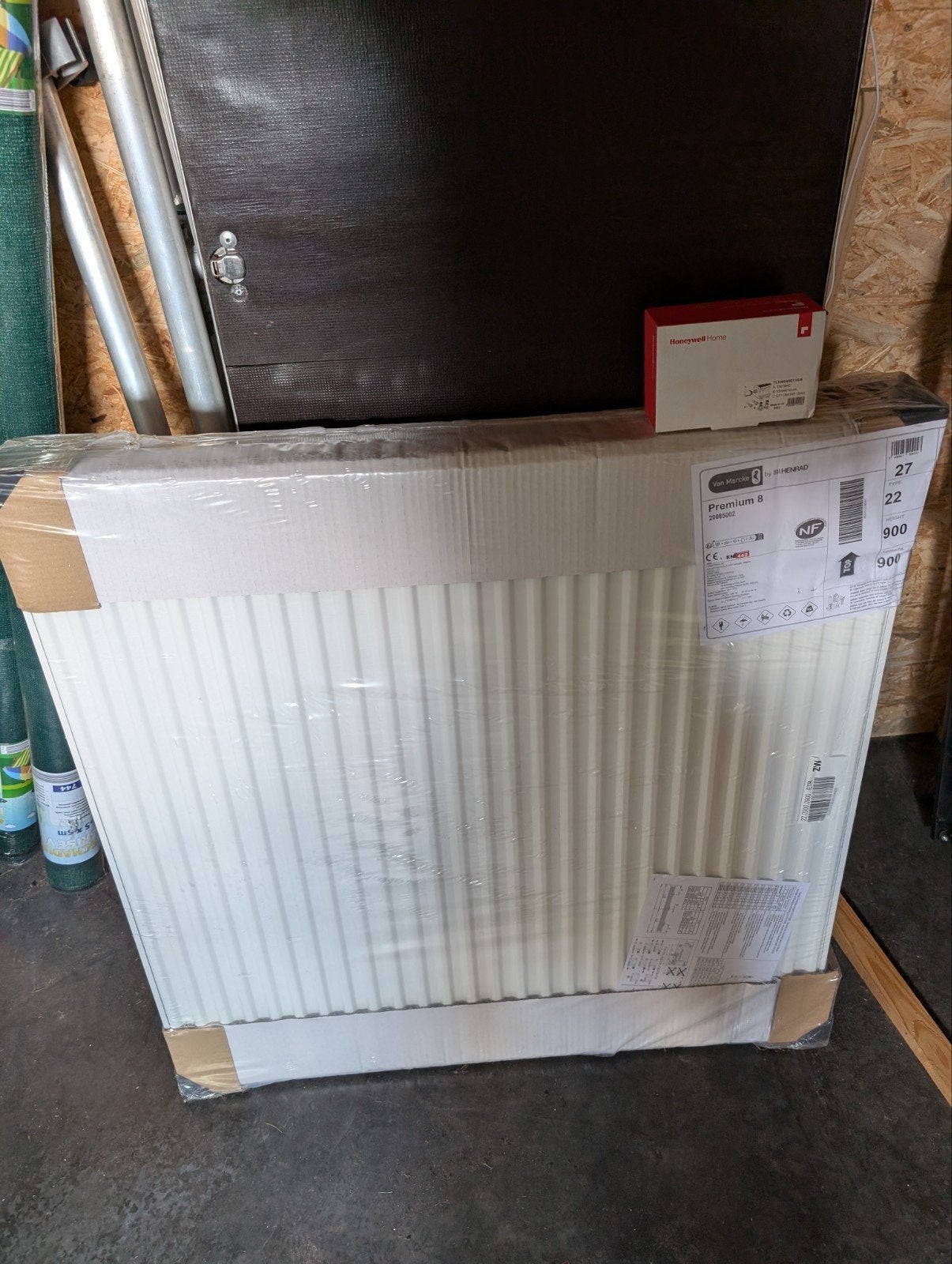 Henrad Premium Radiator nieuw in verpakking + aansluitset, Doe-het-zelf en Bouw, Ophalen, Radiator, Zo goed als nieuw, 60 tot 150 cm