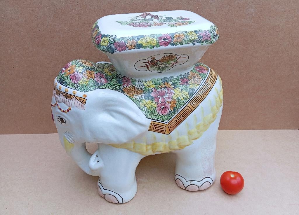STATUE D'ÉLÉPHANT PIÉDESTAL EN CÉRAMIQUE 46 cm POTERIE, Enlèvement ou Envoi