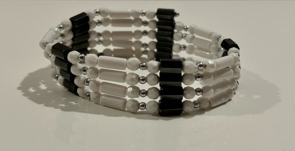 Magnetische wit-zwarte halsketting / armband, Handtassen en Accessoires, Ophalen of Verzenden, Nieuw, Wit, Verstelbaar