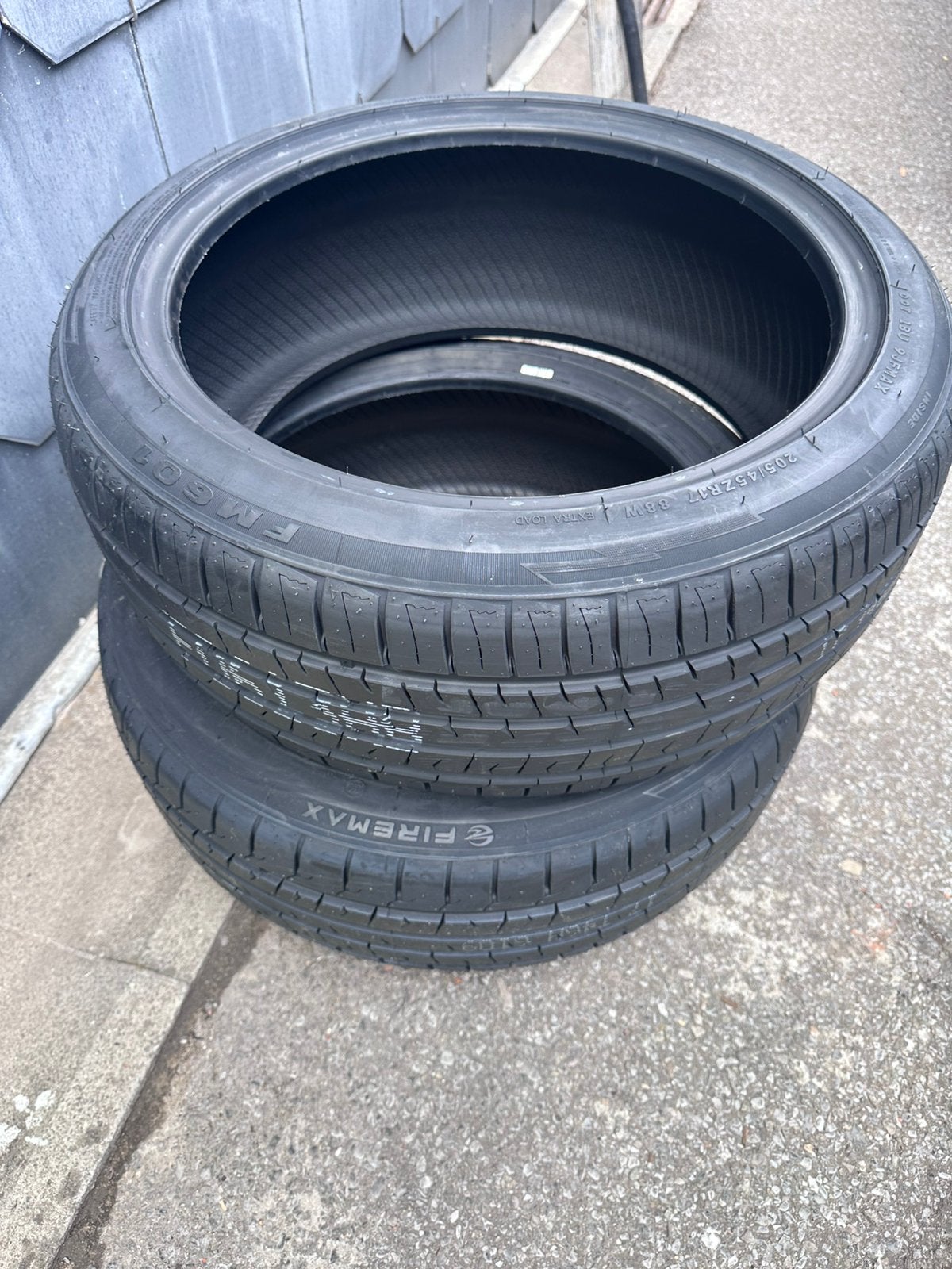 2 pneus 205/45R17 neufs, Autos : Pièces & Accessoires, Pneus & Jantes, Neuf, Véhicule de tourisme, Pneus été, 205 mm