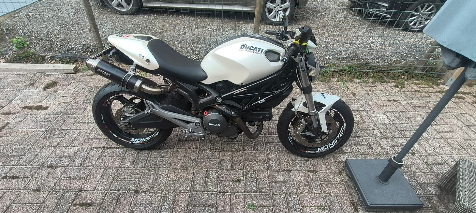 Ducati monster 696, Motoren, Motoren | Ducati, 700 cc, Occasion, Particulier, Handgeschakeld