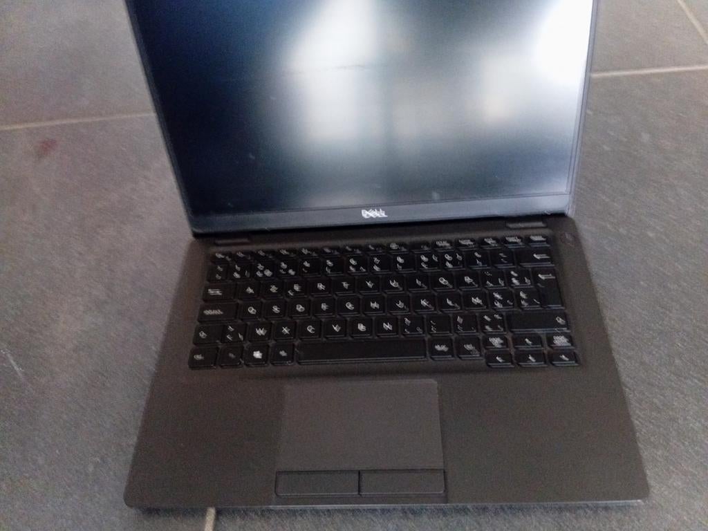 Dell  5300 met lader, Computers en Software, Windows Laptops, Ophalen