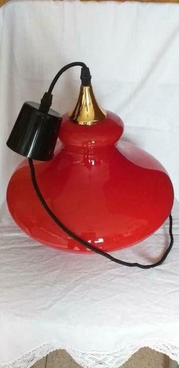 Suspension opaline rouge 1960, Antiquités & Art, Antiquités | Éclairage, Enlèvement