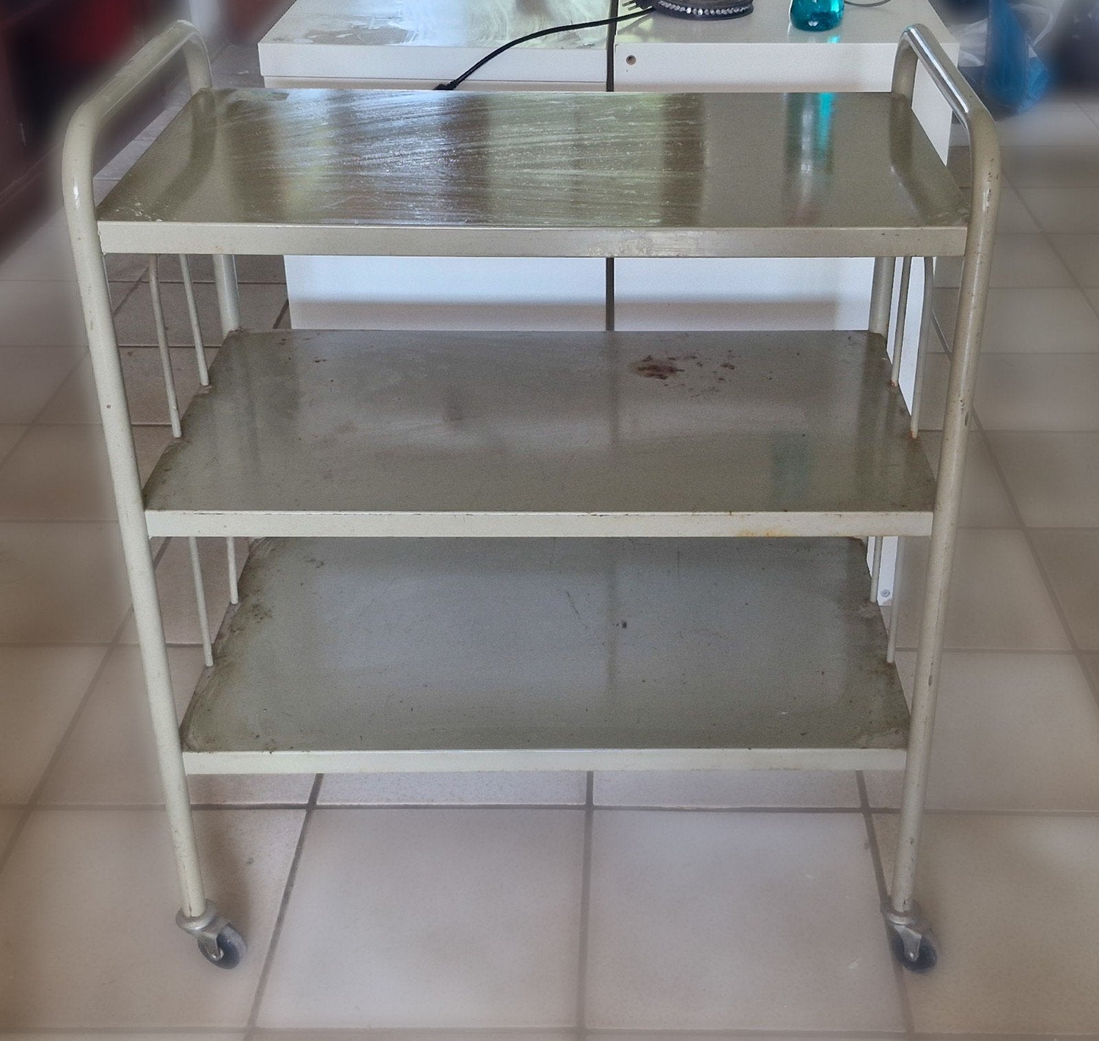 Étagère desserte métallique sur roulettes, Huis en Inrichting, Tafels | Sidetables, Ophalen