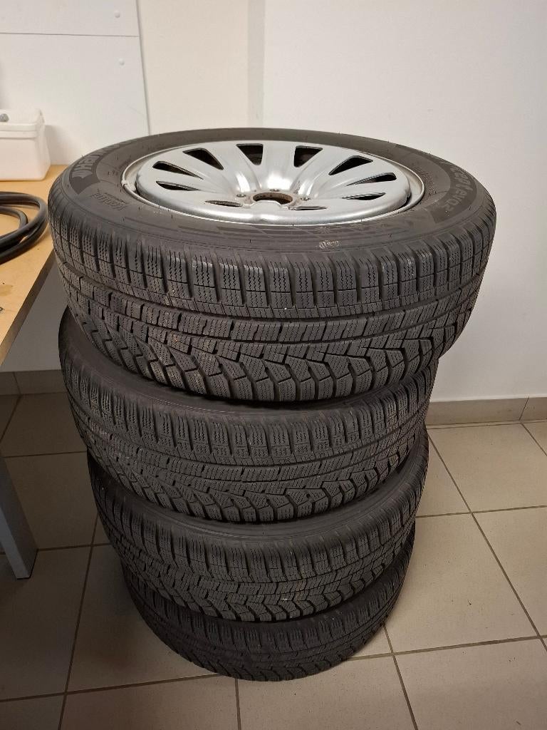 Set winterbanden Hankook 225/60 R17 op stalen velgen, Autos : Pièces & Accessoires, Pneus hiver, Véhicule de tourisme, 17 pouces
