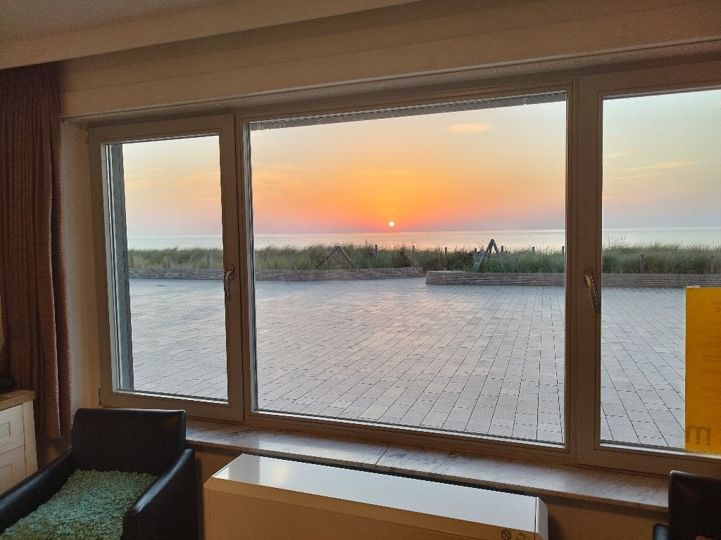 appartement te huur Westende zeedijk 2 slaapkamers, Vakantie, Vakantiehuizen | België, Appartement, Dorp, Aan zee, 2 slaapkamers