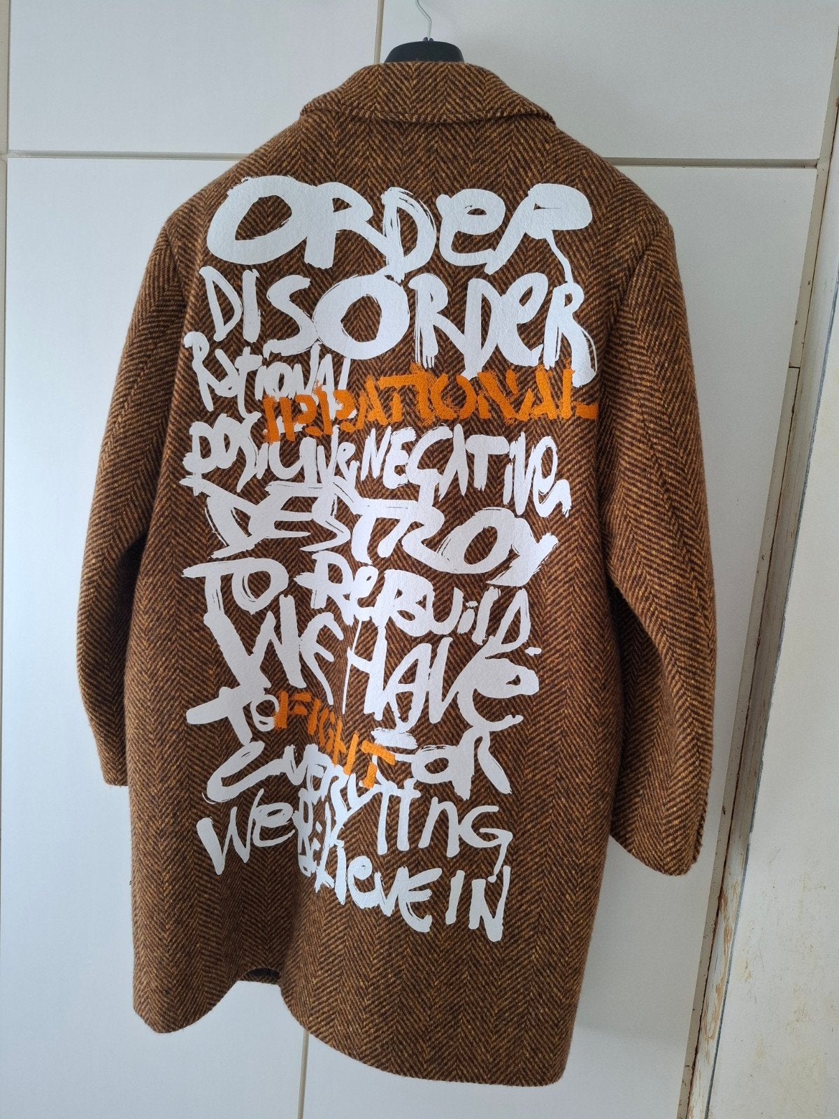Moschino lange jas Large, Kleding | Heren, Maat 52/54 (L), Moschino, Bruin, Nieuw