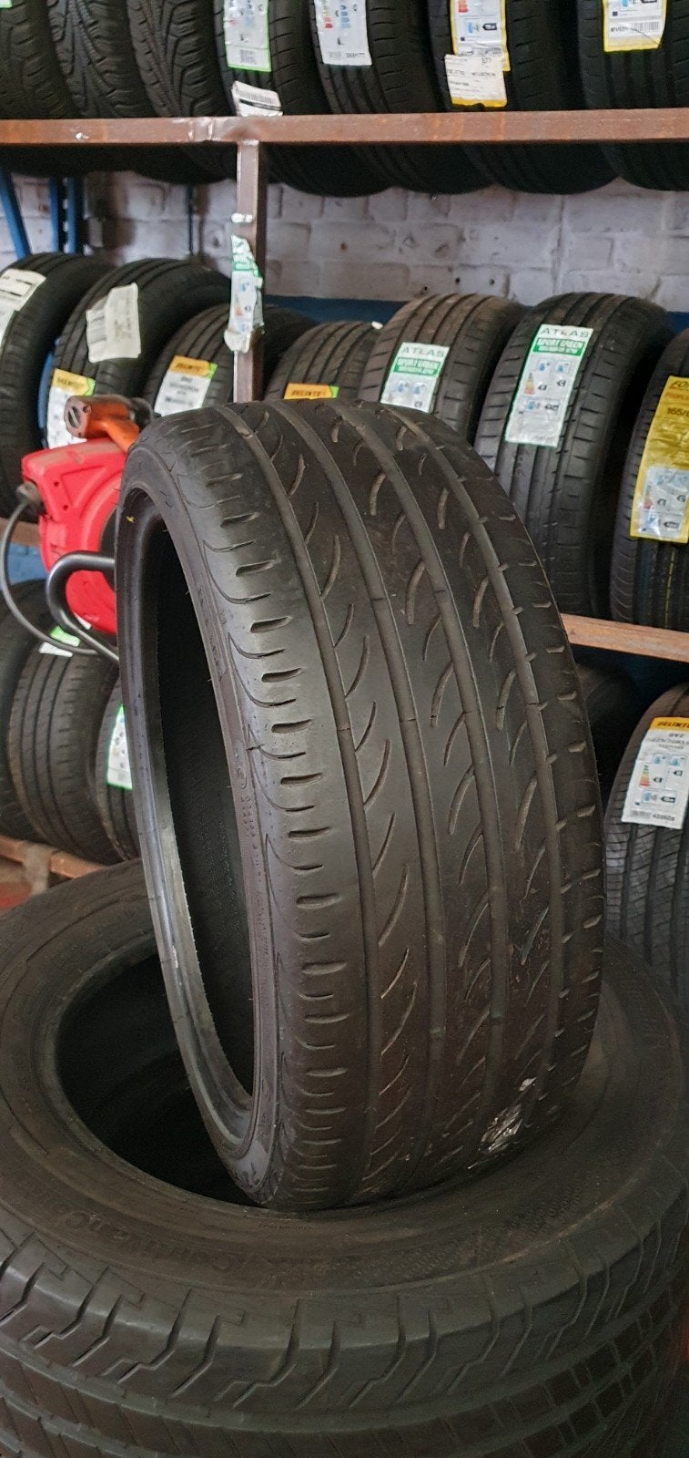 205/40R17 PIRELLI top qualité avec montage et équilibrage, Enlèvement