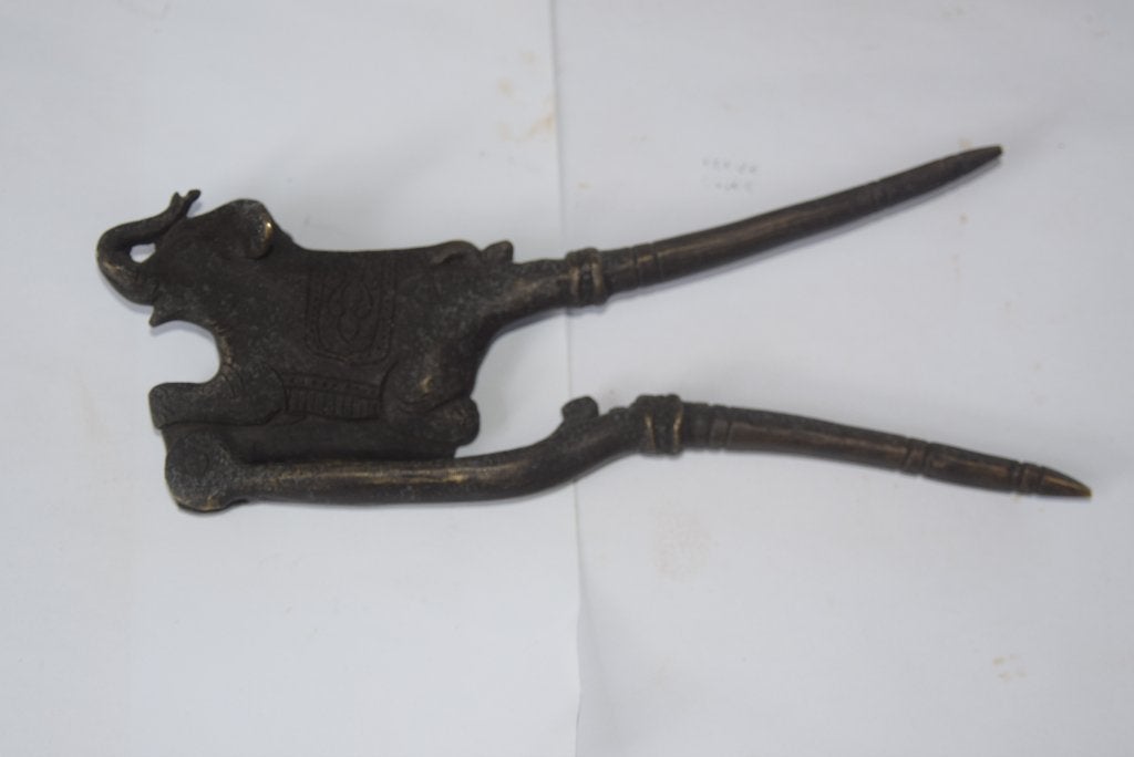 Ancien coupe noix de Bétel, Envoi, Bronze