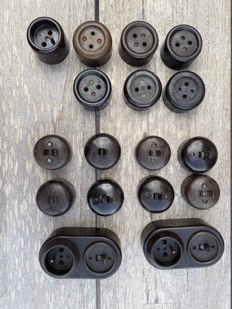 Oude bakelieten schakelaars en stopcontacten, Doe-het-zelf en Bouw, Elektriciteit en Kabels, Ophalen, Gebruikt