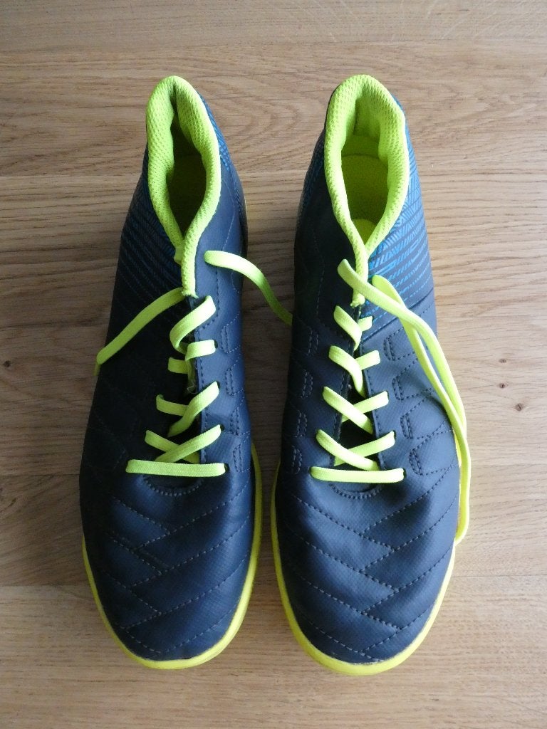 Voetbalschoenen kunstgras, Sport en Fitness, Ophalen of Verzenden, Zo goed als nieuw, Schoenen