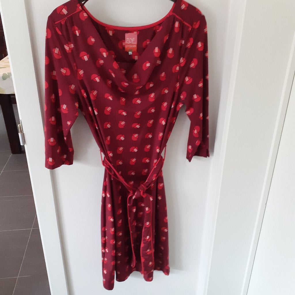 ZOE LOVEBORN Rode rechte jurk met print  Maat: 40 Prijs: € 5, Rouge, Zoë loveborn, Taille 38/40 (M), Enlèvement ou Envoi
