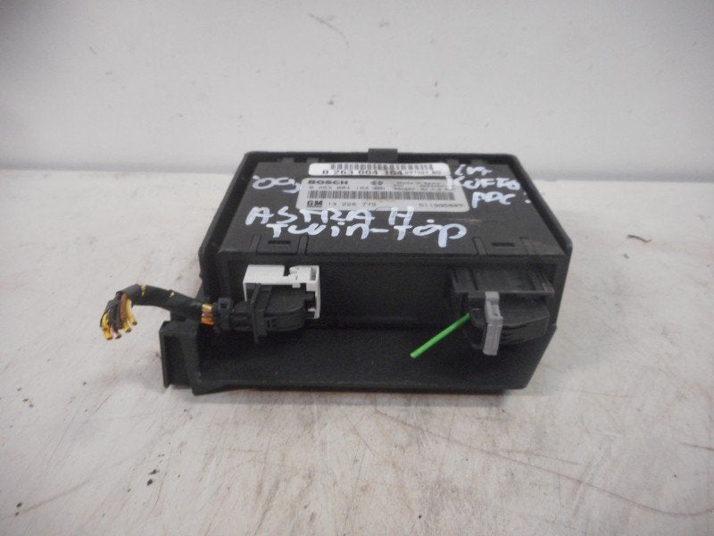 COMPUTER Opel Astra H Twin Top (L67) (gm13228779), Robert Bosch AG, Gebruikt, Opel, Robert-Bosch-Allee 1
74232  Abstatt, DE
