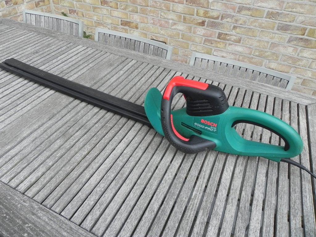 Haagschaar BOSH in uitstekende staat met zeer lang blad, Jardin & Terrasse, Taille-haies, Enlèvement, Utilisé, Électrique, Bosch