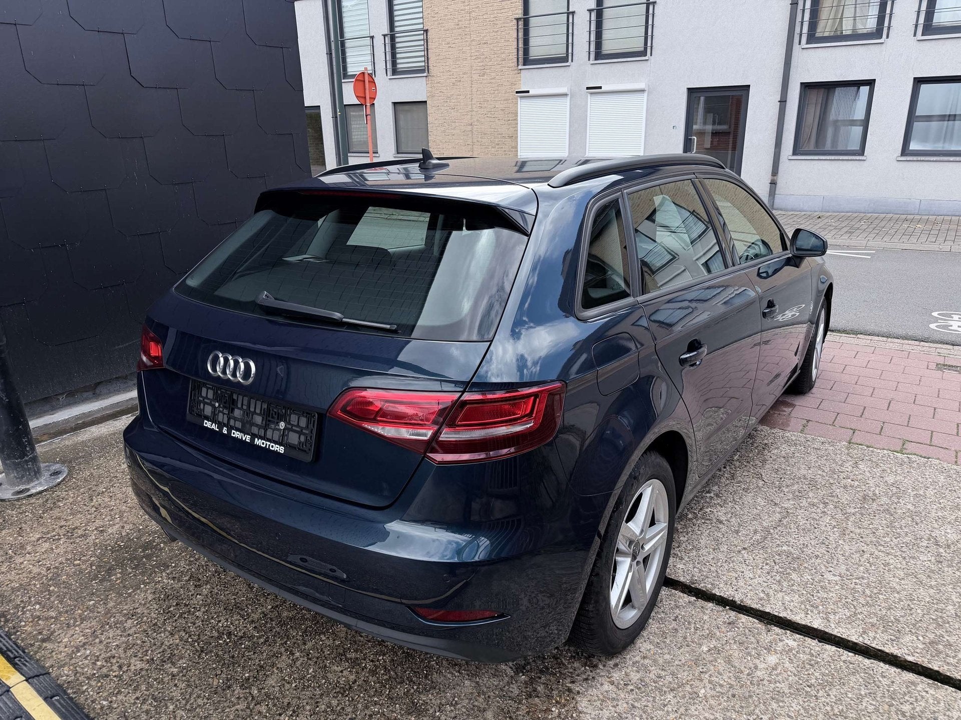 Audi A3 Sportback 1.6 TDI EDITION | NAVI | PDC | CRUISE, Auto's, Audi, Dealer onderhouden, Stof, Gebruikt, 4 cilinders