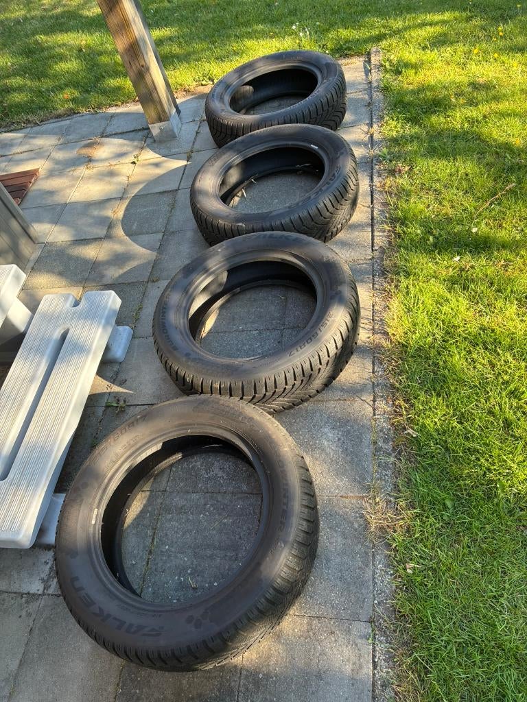 Winter Banden Falken Eurowinter HS02, Auto-onderdelen, Banden en Velgen, Ophalen, 215 mm, Nieuw, 17 inch