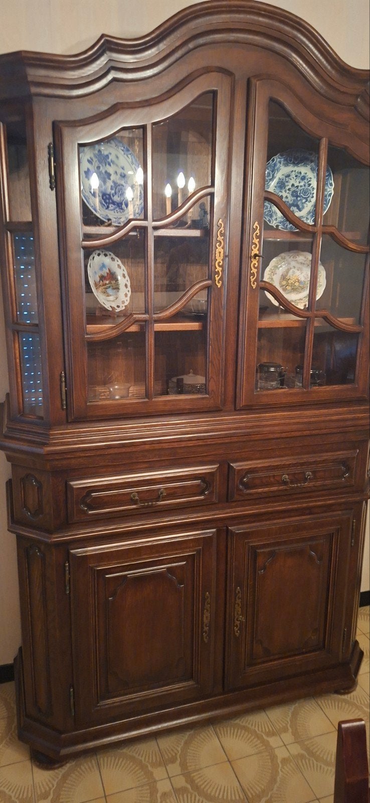 eetkamer   dressoir/ vitrinekast/tafel/ 6 stoelen, Ophalen