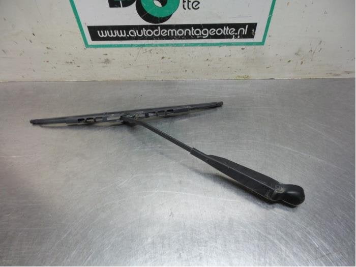 Bras essuie-glace arrière d'un Nissan Kubistar (Kubistar 03, -, Utilisé, -, Nissan