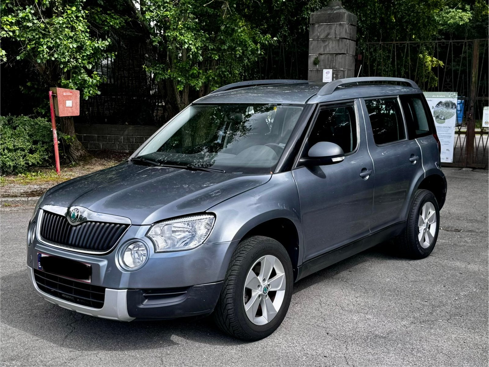Skoda yeti 1.2i Boite automatique prêt à immatriculer, Auto's, Skoda, Euro 5, Stof, Zwart, 4 cilinders