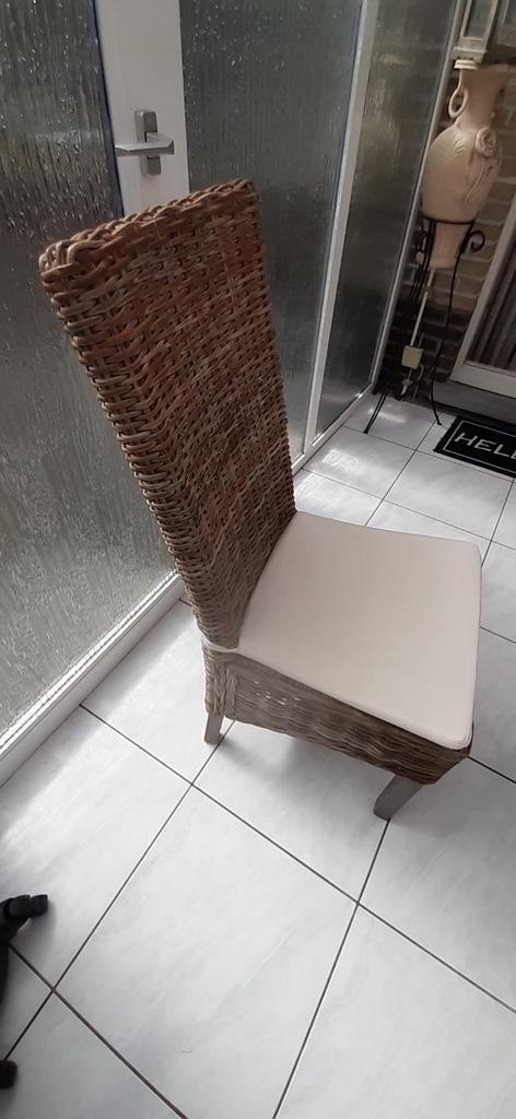 Rotan stoel, Ophalen