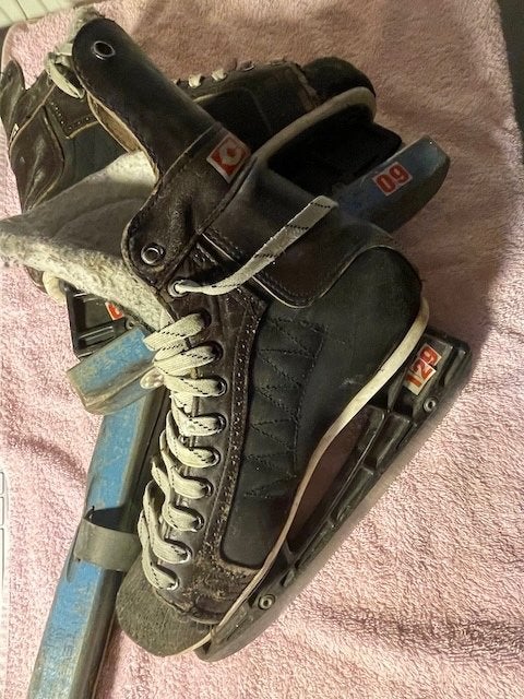 Ijshockeyschaatsen CCM Mustang, Overige merken, Gebruikt, Ophalen of Verzenden, IJshockeyschaatsen