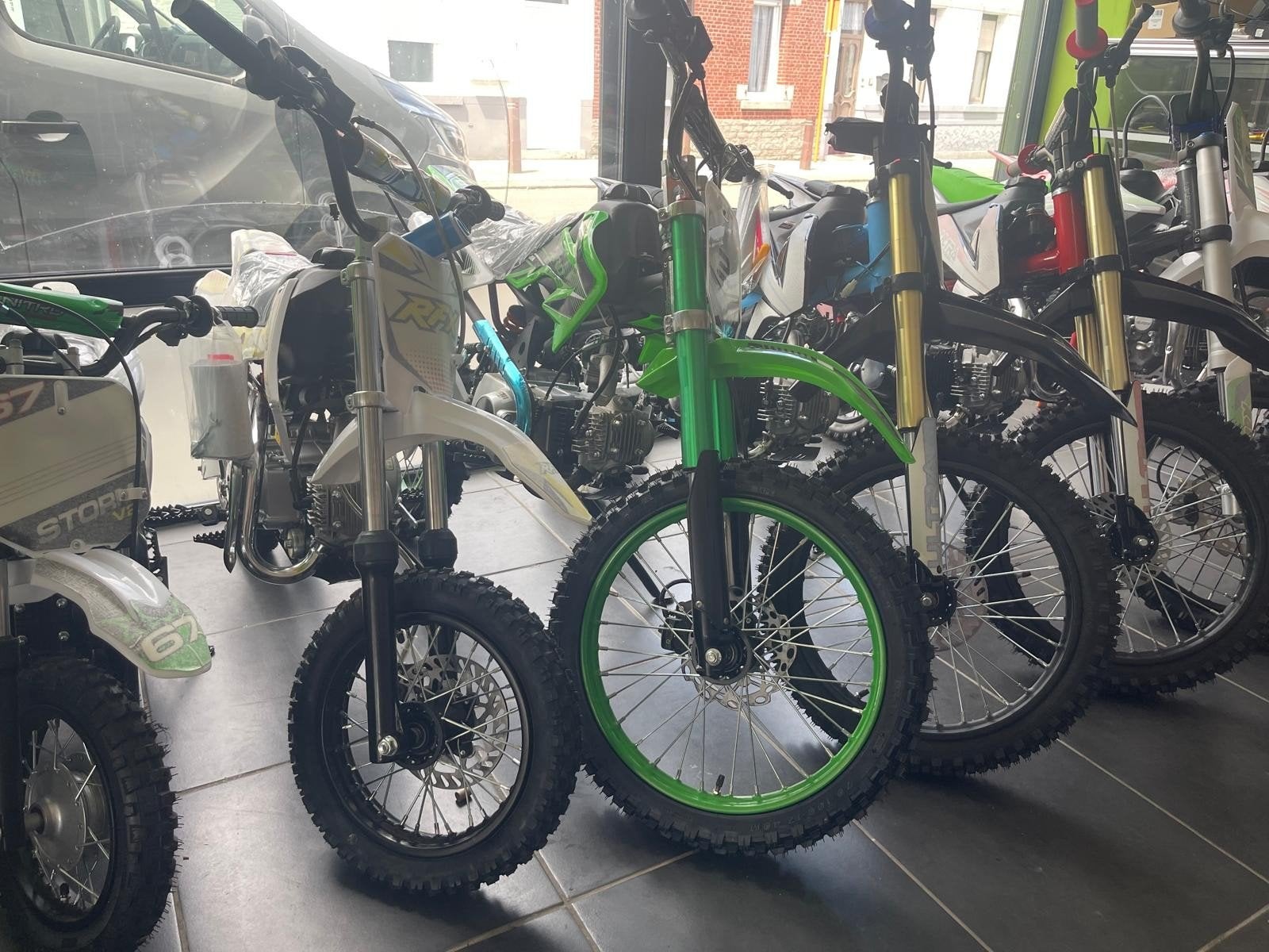 Aankomst crossmotor/pitbike (50cc tot 250cc) en elektrisch —, Ophalen of Verzenden