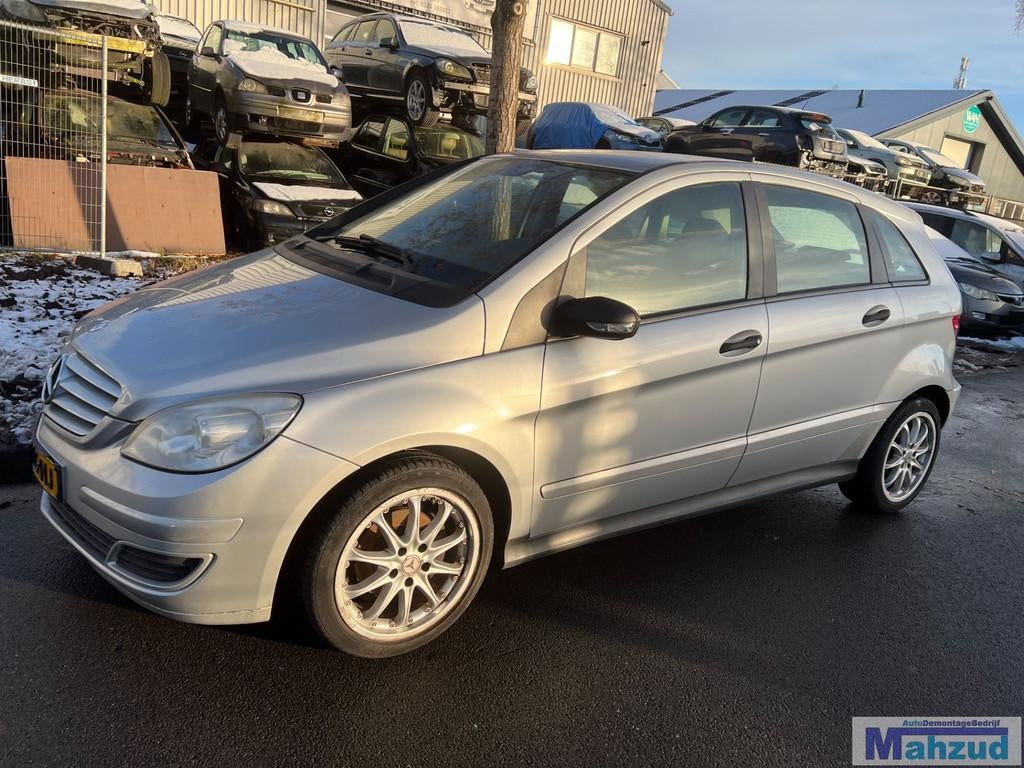 MERCEDES B KLASSE W245 onderstel achteras uitlaat veerpoot, Auto-onderdelen, Gebruikt, Mercedes-Benz AG, Mercedes-Benz, Mercedesstrasse 120
70372  Stuttgart, DE