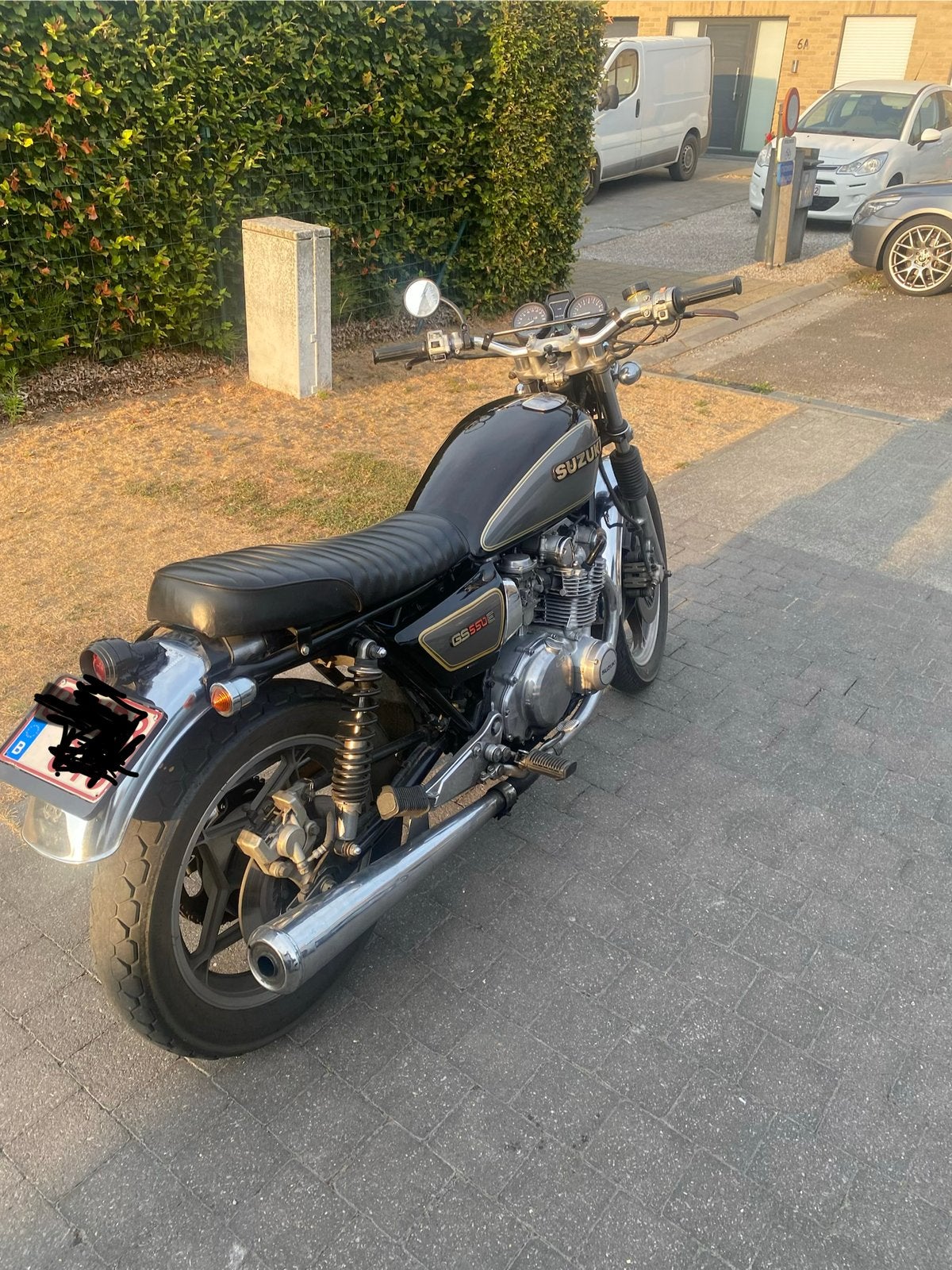Suzuki gs550E, Motos
