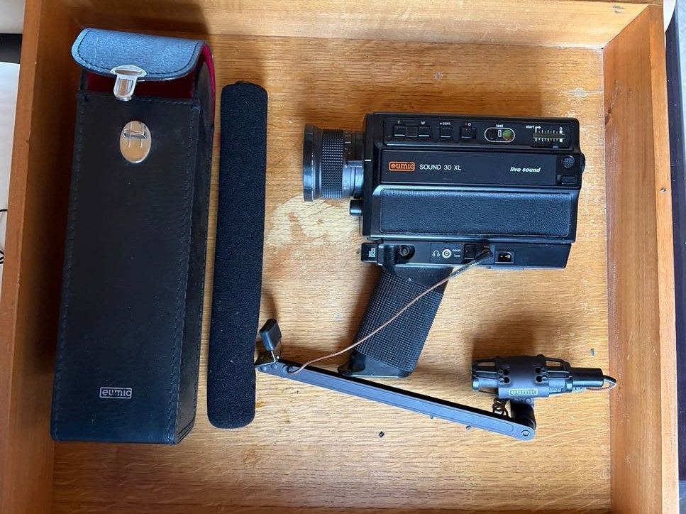 Eumig video 8 camera en bijhorende microfoon, TV, Hi-fi & Vidéo, Enlèvement ou Envoi, Caméra