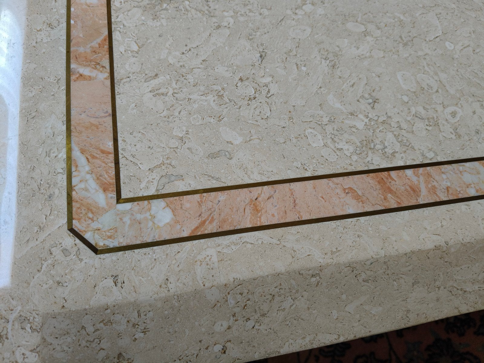 table basse beige aspect travertin, Maison & Meubles, Enlèvement, Comme neuf, Rectangulaire