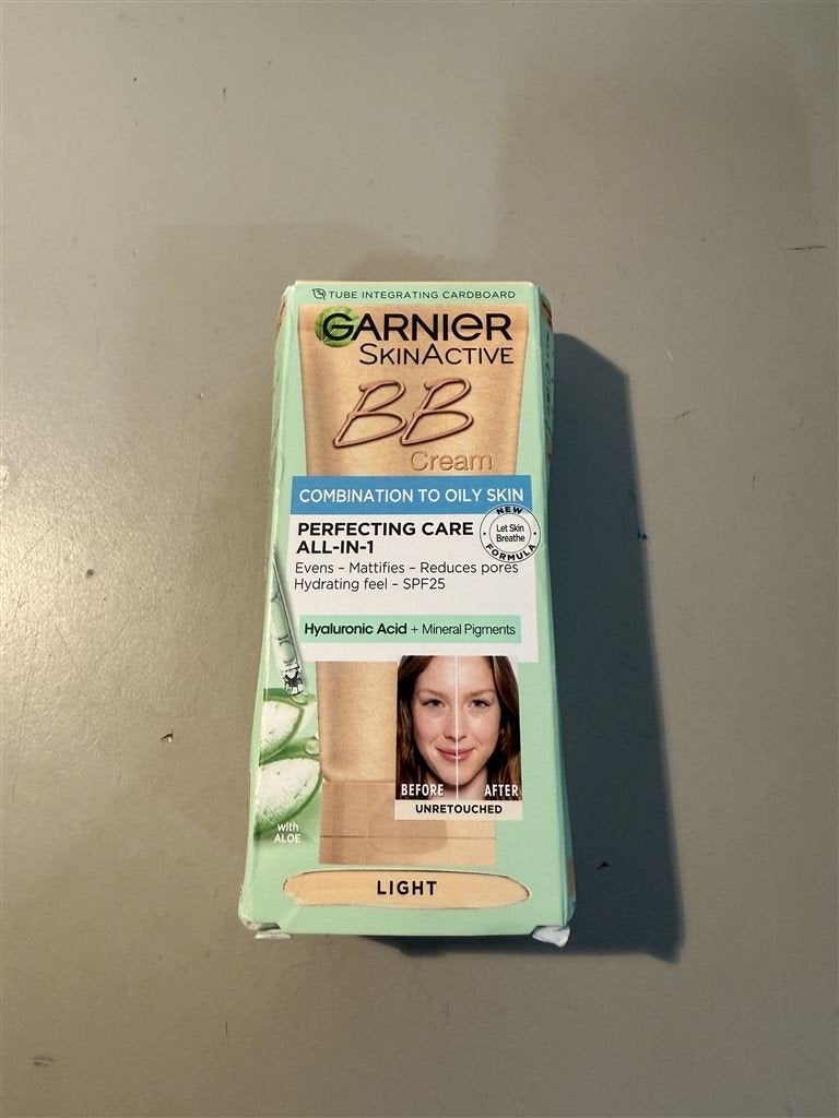 Garnier Oil-Free All-in-1 Tinted BB Cream SPF 25 50ml Light, Handtassen en Accessoires, Uiterlijk | Lichaamsverzorging, Ophalen of Verzenden