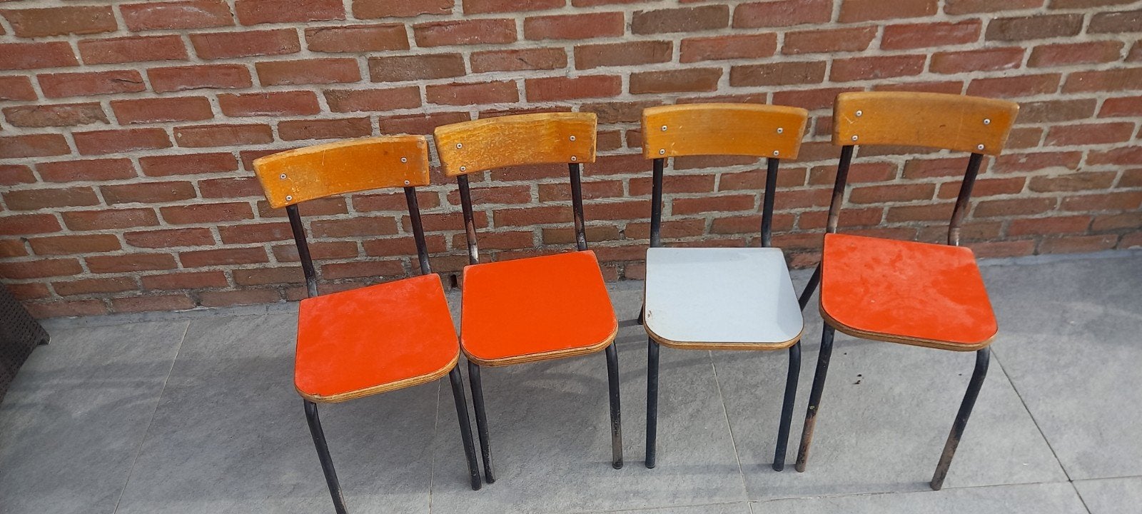 vintage kleuter stoeltjes, Ophalen