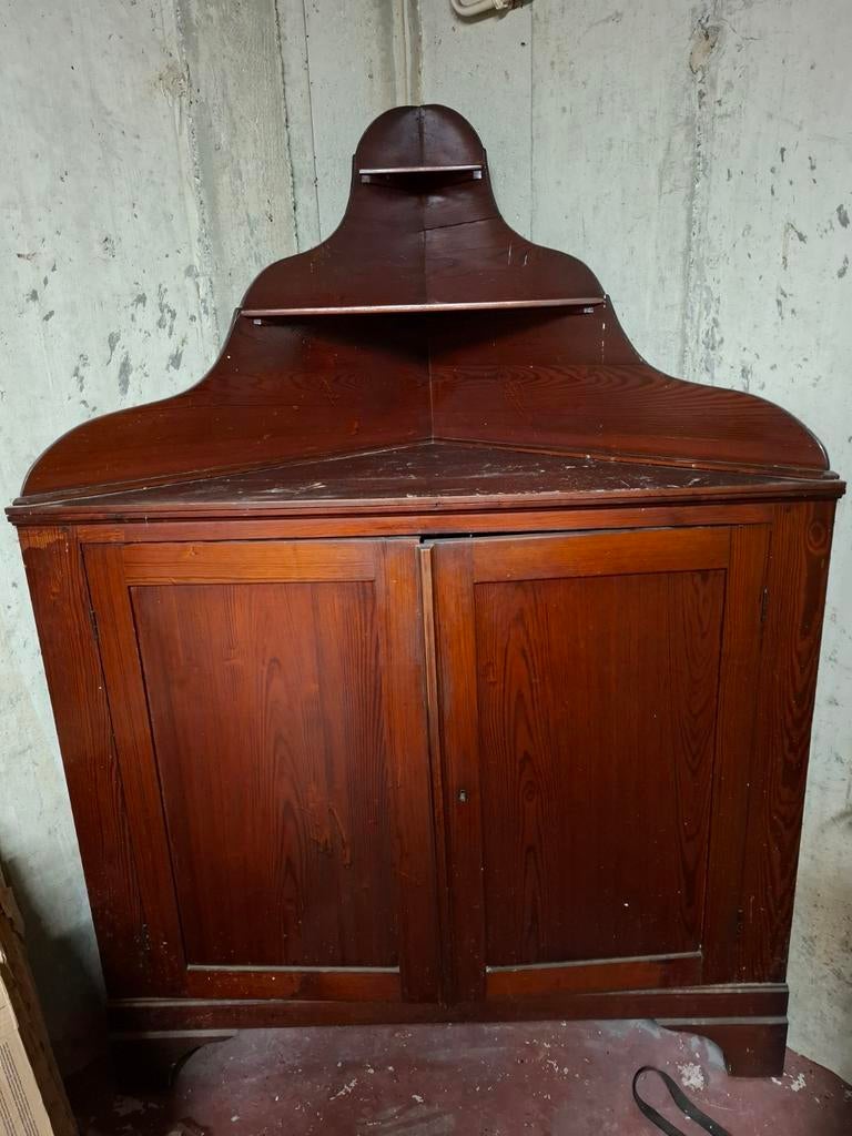 2 houten hoekkasten. Op te halen  in Hoeilaart., Antiek en Kunst, Ophalen