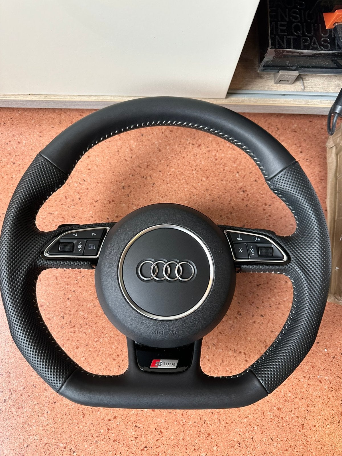 Volant Audi S-line méplat + palettes NEUF A1 A3 8V Q3, Autos : Pièces & Accessoires, Enlèvement ou Envoi, Audi
