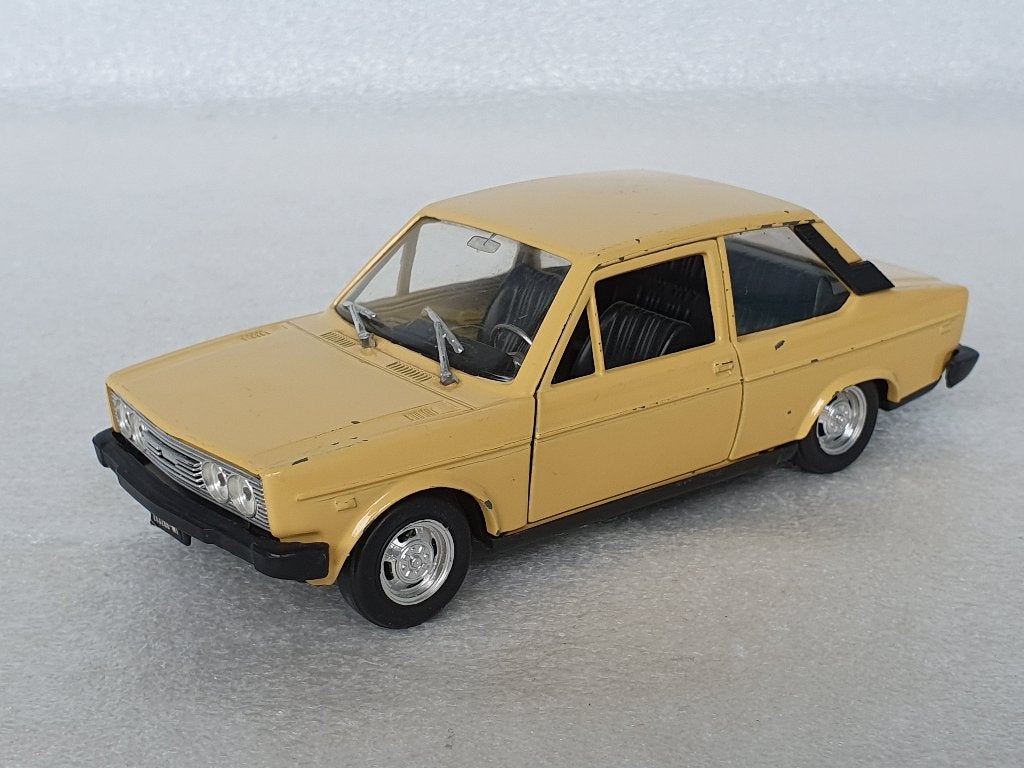 Polistil: Fiat 131 Mirafiori (1/25), Hobby & Loisirs créatifs, Voitures miniatures | Échelles Autre, Enlèvement ou Envoi, Utilisé