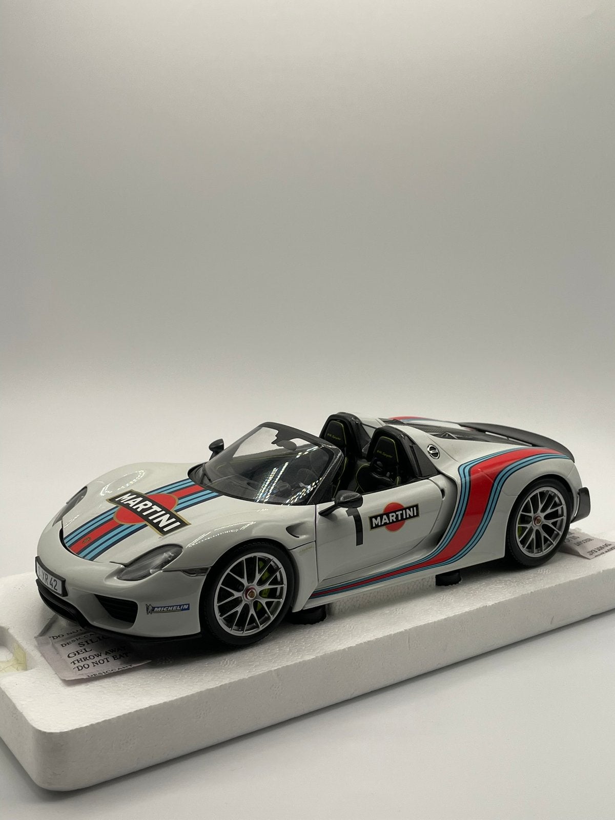 Porsche 918 Spyder Minichamps 1/18, Ophalen, Zo goed als nieuw, MiniChamps