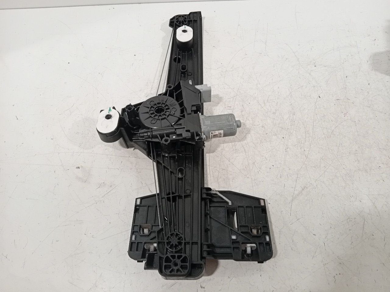 Raammechaniek elektrisch links achter Peugeot 208, Onderdelen@venauto.nl, Van der Ven Autorecycling B.V., Gebruikt, Ettenseweg 76, 4706 PB Roosendaal, The Netherlands