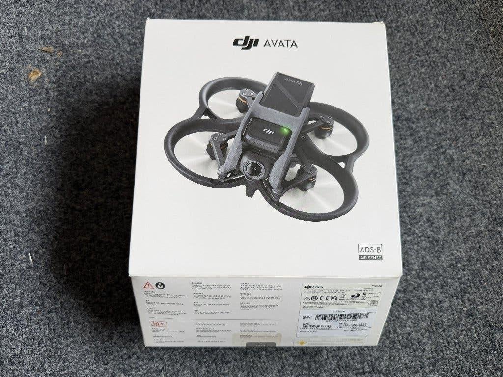 Combo DJI Avata Fly More avec de nombreux extras, Drone avec caméra, Qualité supérieure, Comme neuf, 15 à 30 minutes