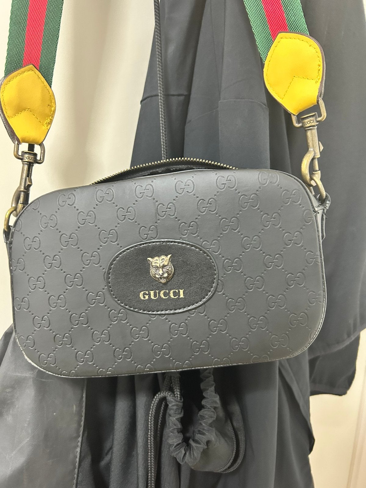 Crossbody Tas: Gucci GG Embossed Tiger Head Camera Bag, Bijoux, Sacs & Beauté, Sacs | Sacs à bandoulière, Autres marques, Cuir