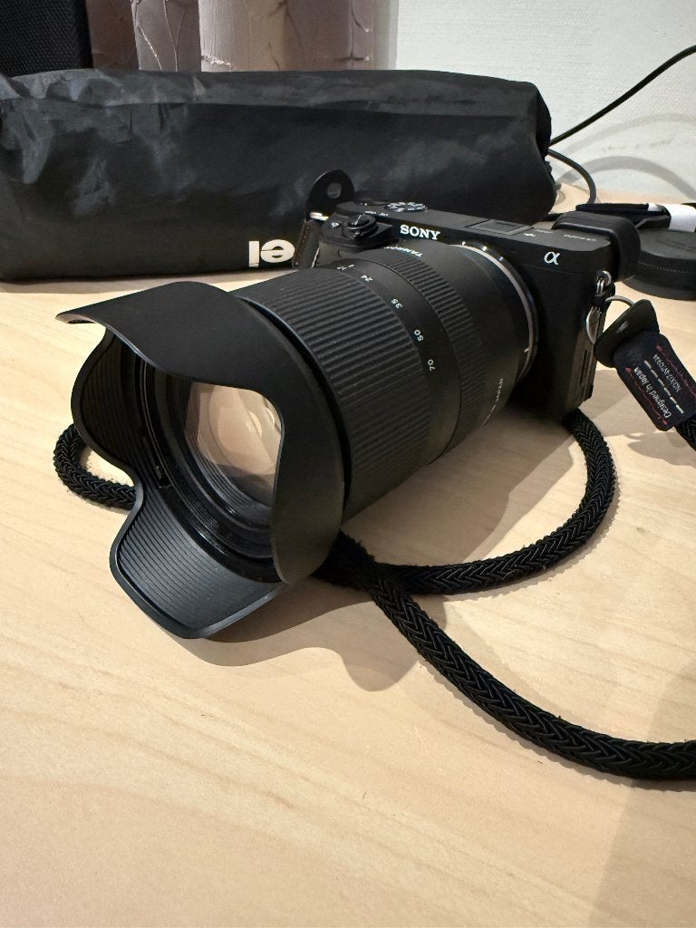 Sony A6400 + Tamron 17-70 f2.8 en statief, Enlèvement ou Envoi, Appareil photo hybride, 24 mégapixels, Sony