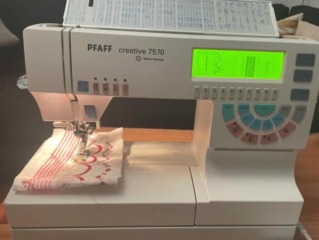 PFAFF CREATIVE 7570 NAAI-BORDUURMACHINE, Hobby en Vrije tijd, Borduren en Borduurmachines, Gebruikt, Borduurmachine, Machineborduren