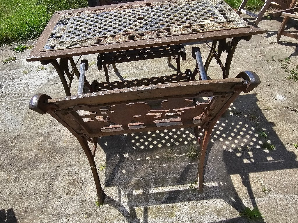 Ensemble de jardin ancien en fonte – Table et bancs assortis, Jardin & Terrasse, Enlèvement, Utilisé, Autres matériaux