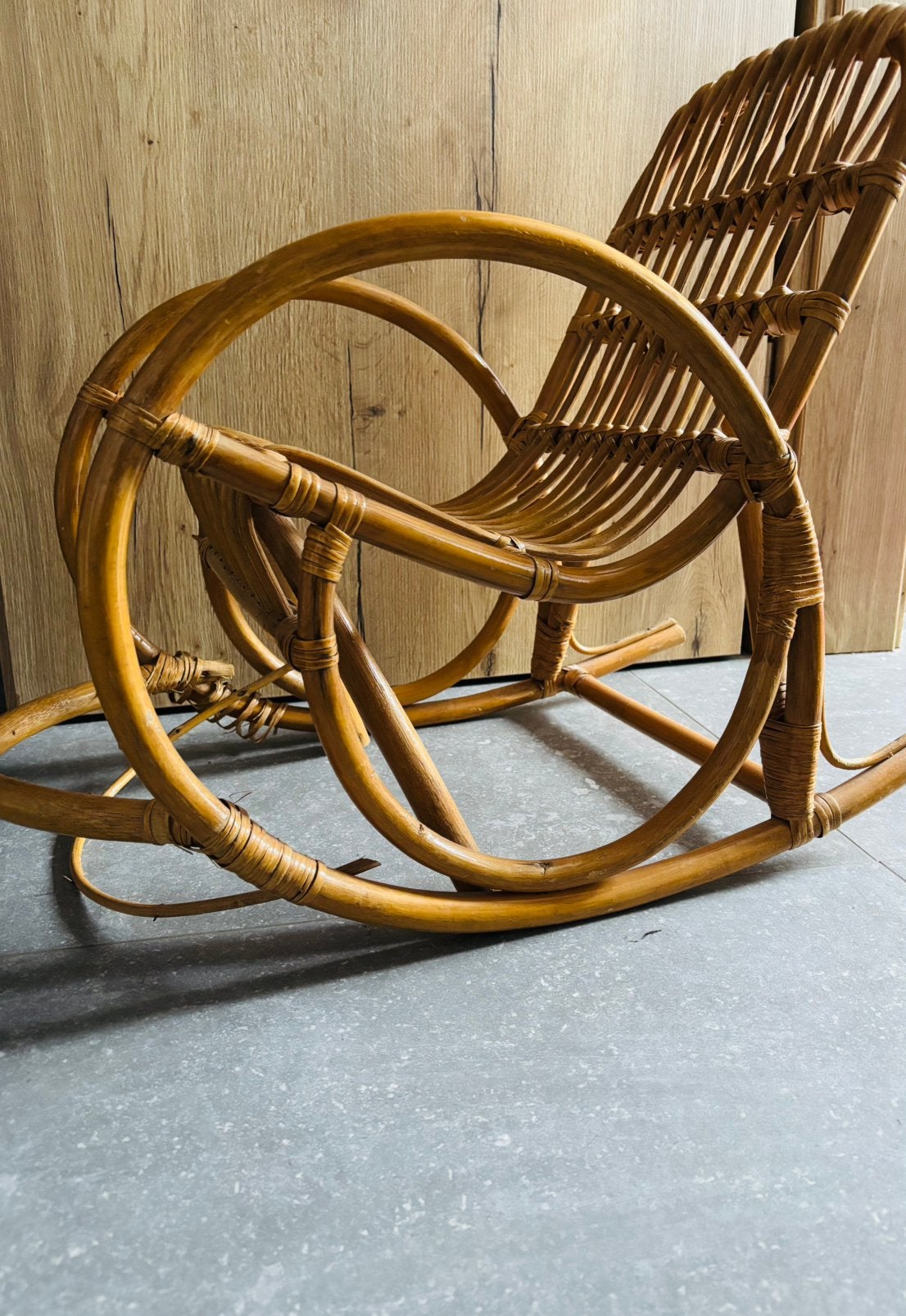 SUPERBE petite chaise à bascule, Enfants & Bébés, Enlèvement, Comme neuf