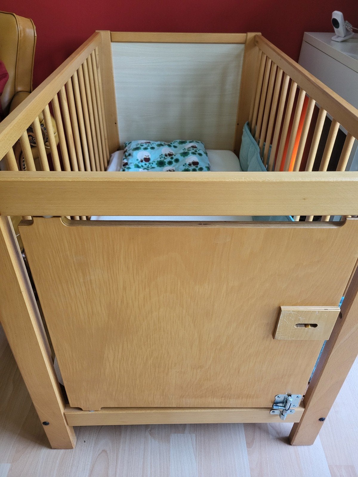 Lit bébé avec porte ! Très bon état !, Enlèvement